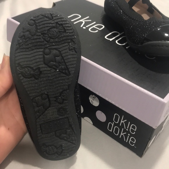 New toddler shoes size 5 - Picture 3 of 3